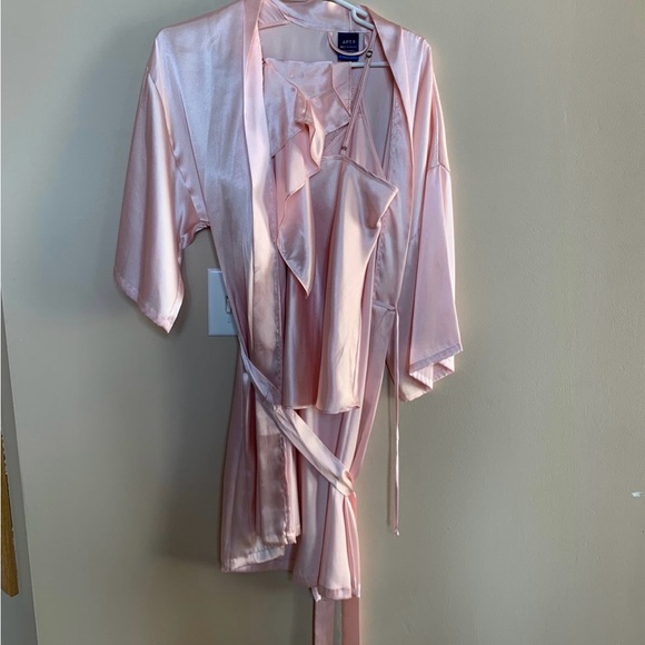 Elegant Pink Satin Sleepwear Set - Picture 1 of 5